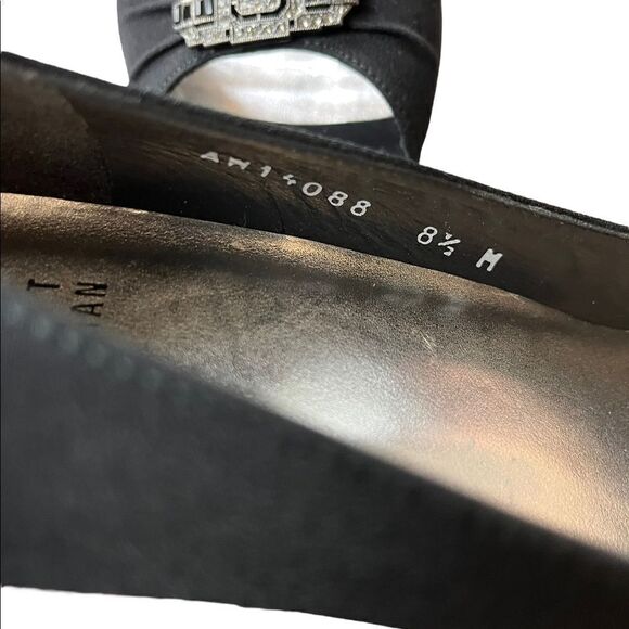 Black Stuart Weitzman Peep Toe Pump w/Crystal Embellishments Great Condition - Picture 15 of 15